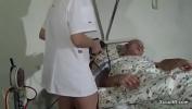 Video sex hot Krankenschwester hilft alten Patienten mit einem Fick im KH Mp4 online