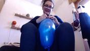 Video porn 2020 Questi palloncini colorati fanno eccitare cosi tanto tua madre che ci squirta sopra come non mai of free