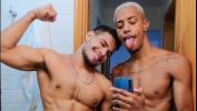 Video porn Putaria de brothers versateis com Yuri Oberon e rico marlon HD