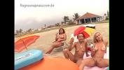 Video porn hot Vendedor de sorvete e surpreendido por grupo de garotas peladas na praia in TubeXxvideo.Com