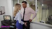 Download video sex hot Sexy lpar Mackenzie Moss rpar Calls The Repair Guy To Fix Her Pc Problem Reckless In Miami