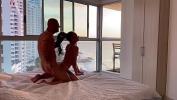 Video porn hot Couple amateur exhibe leur baise torride aux fenetres de leur chambre d rsquo hotel en Colombie HD