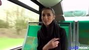 Video porn hot Nelly comma coquine tres sexy comma s apos exhibe et baise dans un bus de ville online high speed