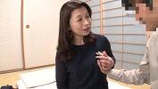 Download video sex 2024 「初めてがおばさんと生じゃいやかしら？」童貞くんが人妻熟女と最高の筆下ろし性交　遠田恵未 online